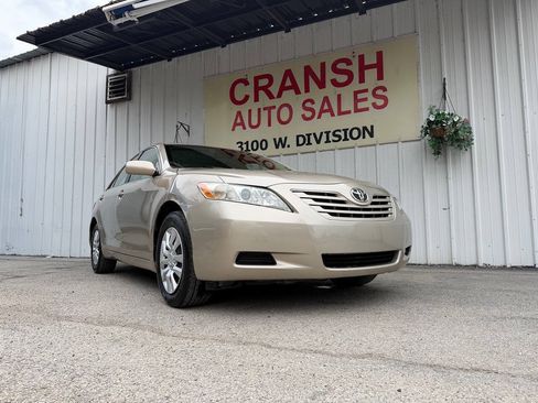 Used 2009 Toyota Camry LE FWD image 1