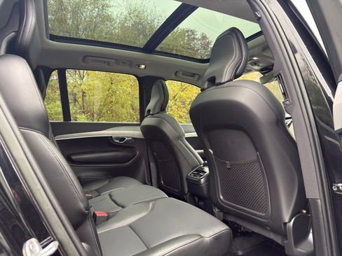 Used 2022 Volvo XC90 T5 Momentum w/ Climate Package image 26