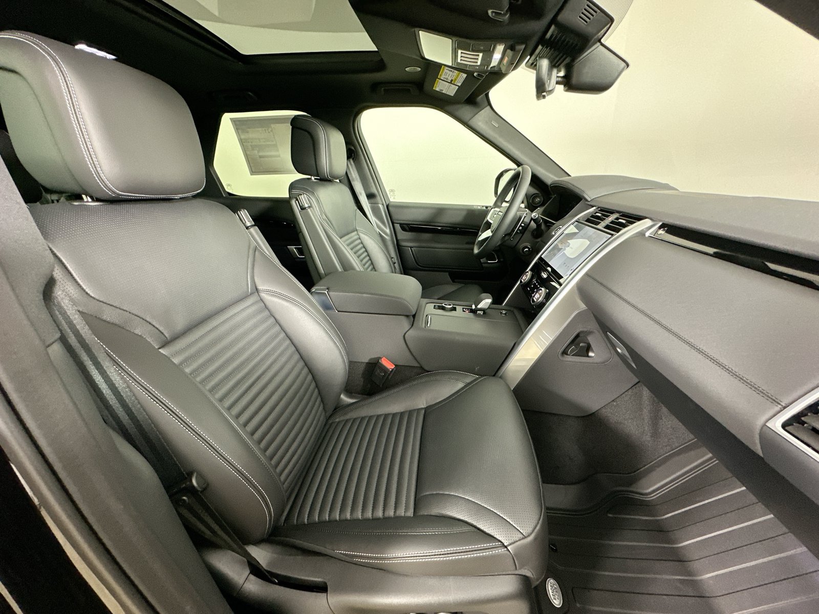 New 2026 Land Rover Discovery S AWD/4WD image 45