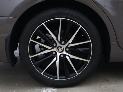 Used 2024 Toyota Camry SE image 9