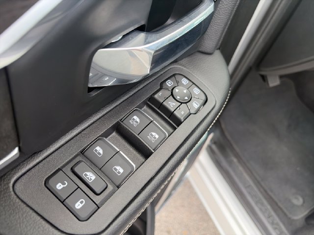 Used 2026 RAM 2500 Laramie AWD/4WD image 11