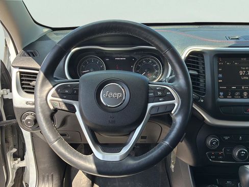 Used 2014 Jeep Cherokee Trailhawk w/ Leather Interior Group AWD/4WD image 28