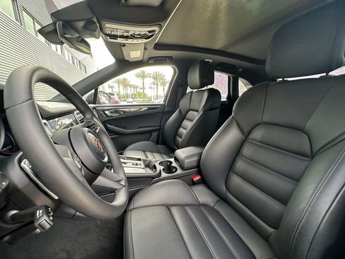 Certified 2026 Porsche Macan image 5