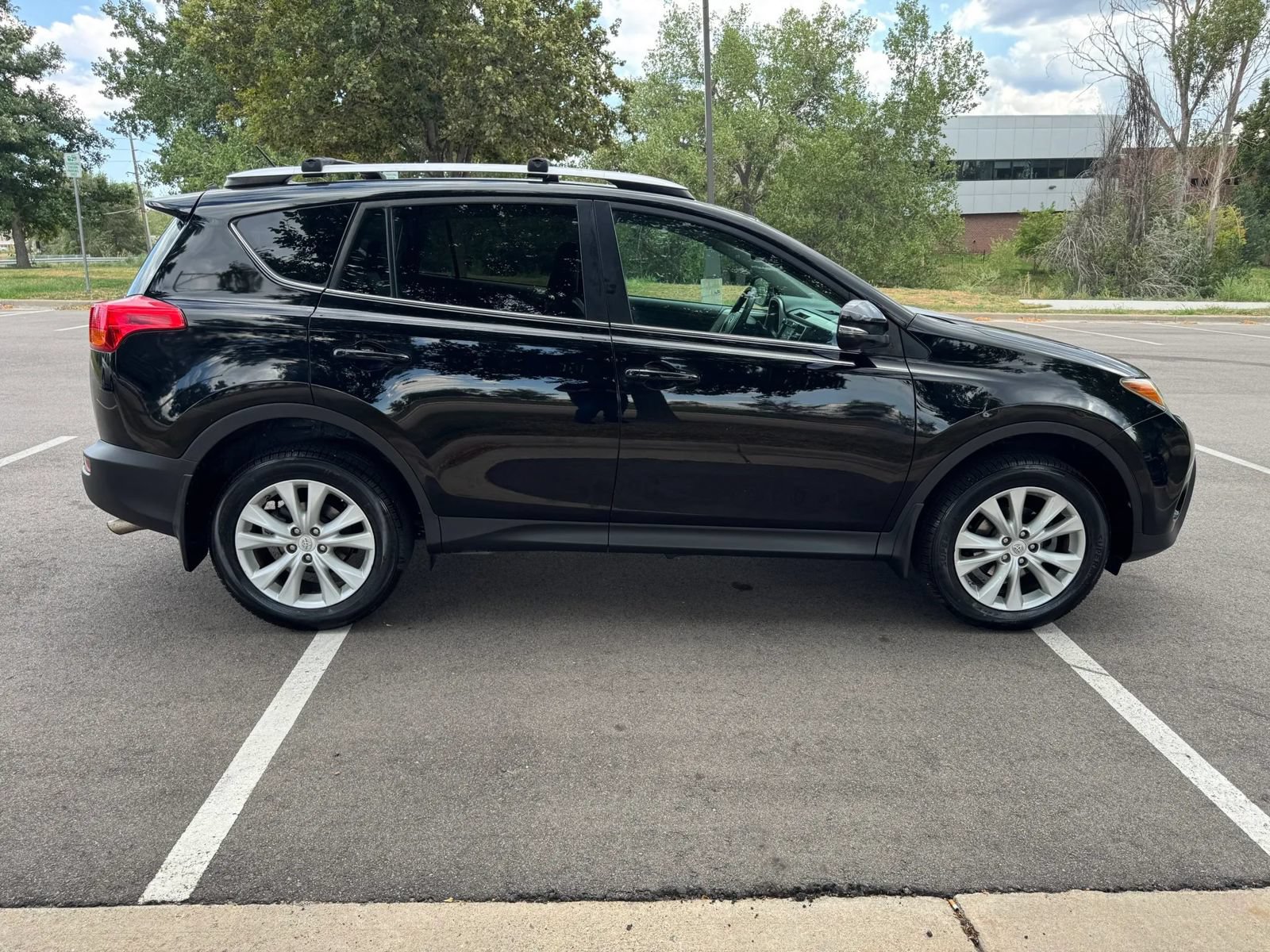 Used 2015 Toyota RAV4 Limited AWD/4WD image 4