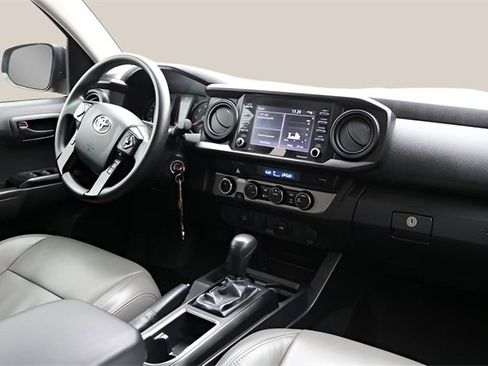 Used 2022 Toyota Tacoma TRD Sport image 17