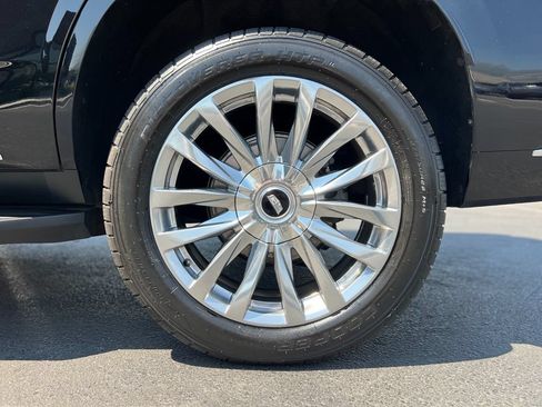 Used 2021 Cadillac Escalade Premium Luxury AWD/4WD image 35
