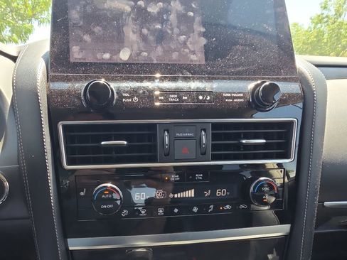 Used 2024 INFINITI QX80 Luxe AWD/4WD image 18