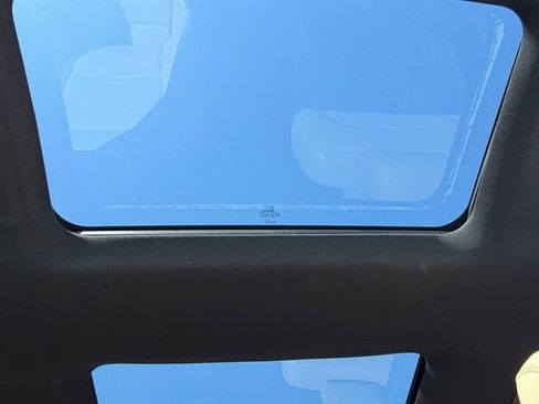 Used 2017 Ford Explorer XLT w/ Equipment Group 202A image 20