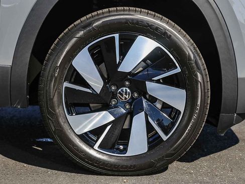 New 2026 Volkswagen Atlas Cross Sport SE image 13