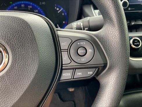 Used 2022 Toyota Corolla LE FWD image 25