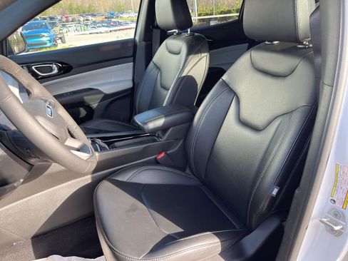 Used 2025 Jeep Compass Limited image 7