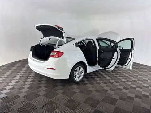 Used 2018 Chevrolet Cruze LT w/ Convenience Package image 14