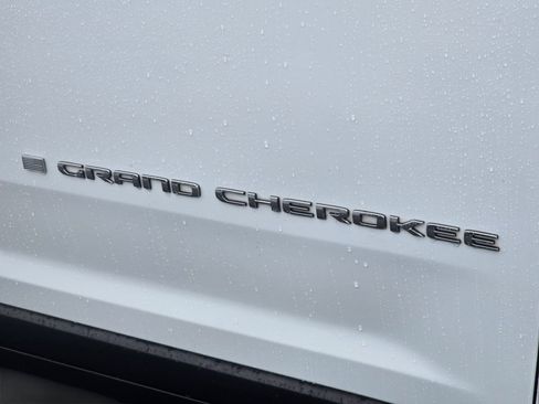 Used 2023 Jeep Grand Cherokee L Laredo w/ Luxury Tech Group I AWD/4WD image 35