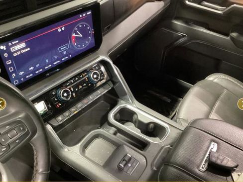 Used 2025 GMC Sierra 2500 Denali w/ Denali Reserve Package AWD/4WD image 6