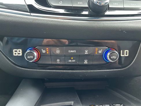 Used 2023 Buick Enclave Essence AWD/4WD image 33