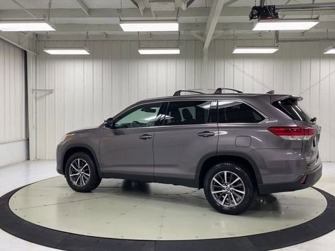 Used 2019 Toyota Highlander XLE FWD image 6