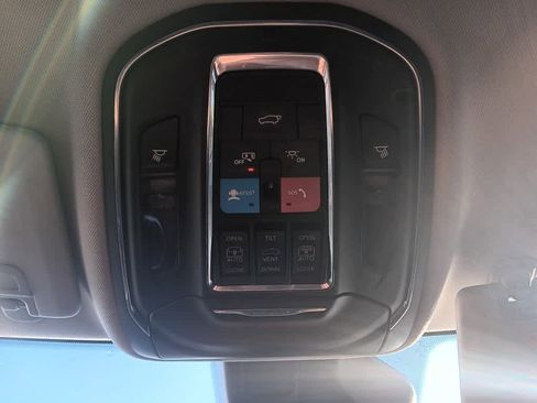 Used 2023 Jeep Grand Cherokee image 34