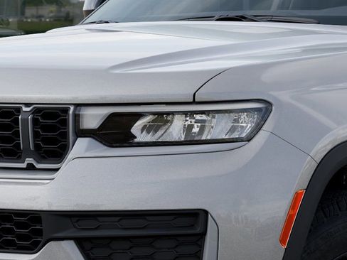 New 2026 Jeep Grand Cherokee Altitude image 10