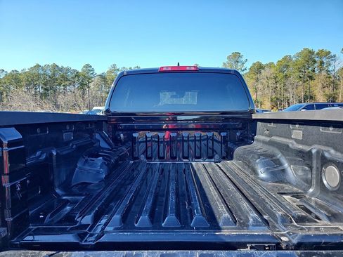 Used 2023 Nissan Frontier SV w/ Midnight Edition Package image 15