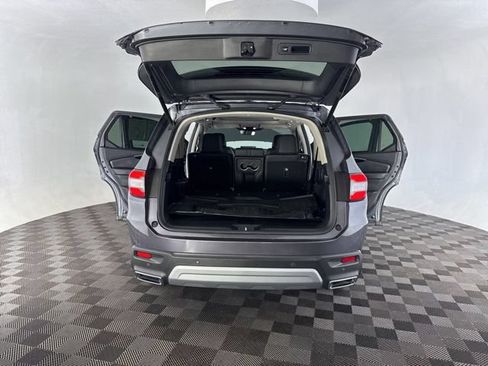 Used 2025 Honda Pilot Touring image 19