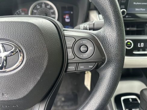 Used 2022 Toyota Corolla LE image 18