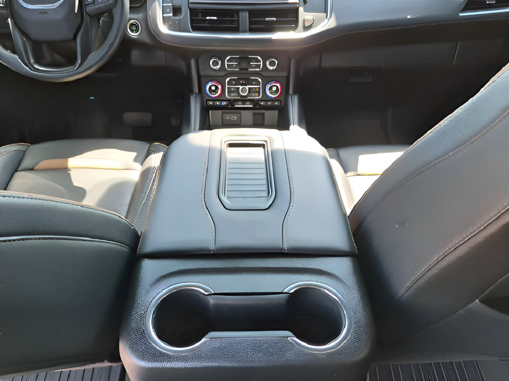 Used 2024 GMC Yukon AT4 w/ Technology Package AWD/4WD image 32