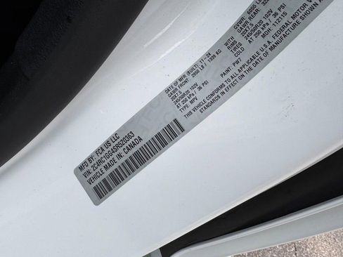 Used 2025 Chrysler Pacifica Limited FWD image 26