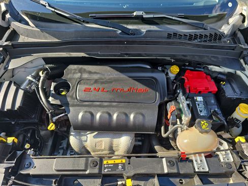 Used 2018 Jeep Renegade Altitude w/ Cold Weather Group FWD image 30