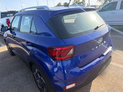 Used 2026 Hyundai Venue SEL FWD image 4