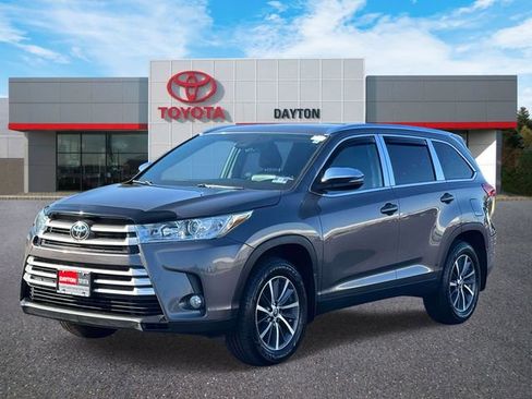 Used 2019 Toyota Highlander XLE image 2