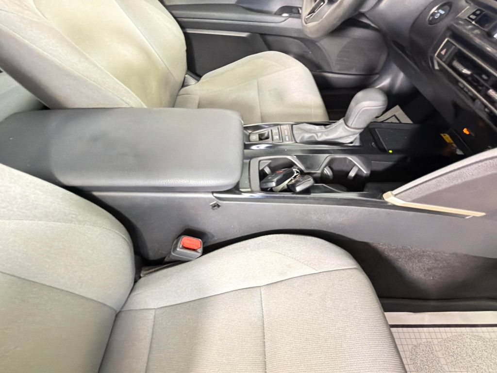 Used 2025 Toyota Camry LE w/ Convenience Package FWD image 34