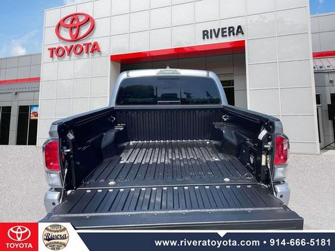 Used 2022 Toyota Tacoma TRD Off-Road w/ Technology Package AWD/4WD image 14