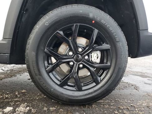 New 2026 Jeep Grand Cherokee Altitude AWD/4WD image 9