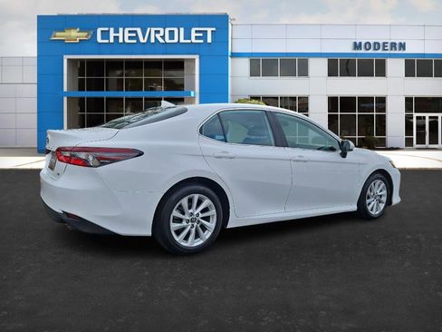 Used 2024 Toyota Camry LE image 5