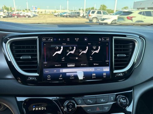 Used 2026 Chrysler Pacifica Select FWD image 37
