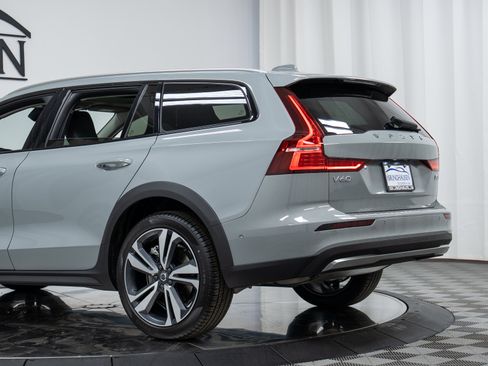New 2026 Volvo V60 B5 Cross Country Plus w/ Climate Package AWD/4WD image 29