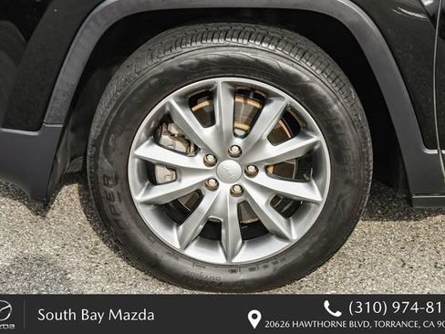 Used 2017 Jeep Cherokee Limited FWD image 11