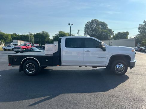 Used 2022 Chevrolet Silverado 3500 LT w/ Convenience Package AWD/4WD image 4