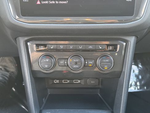 Used 2018 Volkswagen Tiguan SE w/ 18" Alloy Wheels Package AWD/4WD image 26