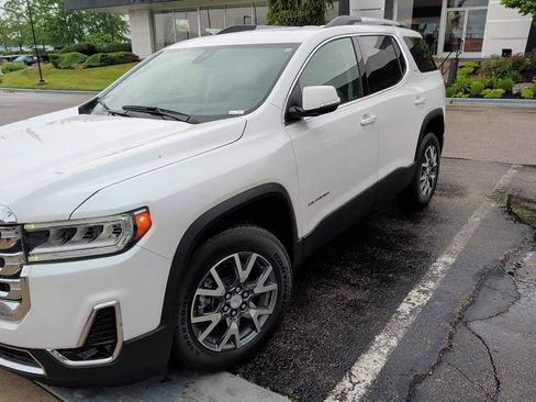 Used 2023 GMC Acadia SLT w/ Technology Package AWD/4WD image 7