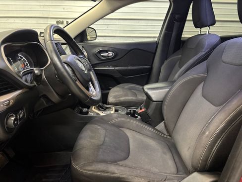 Used 2015 Jeep Cherokee Latitude AWD/4WD image 8
