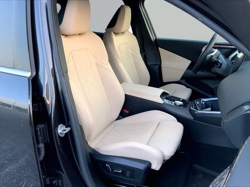 Used 2025 BMW X3 xDrive30i w/ Premium Package AWD/4WD image 9