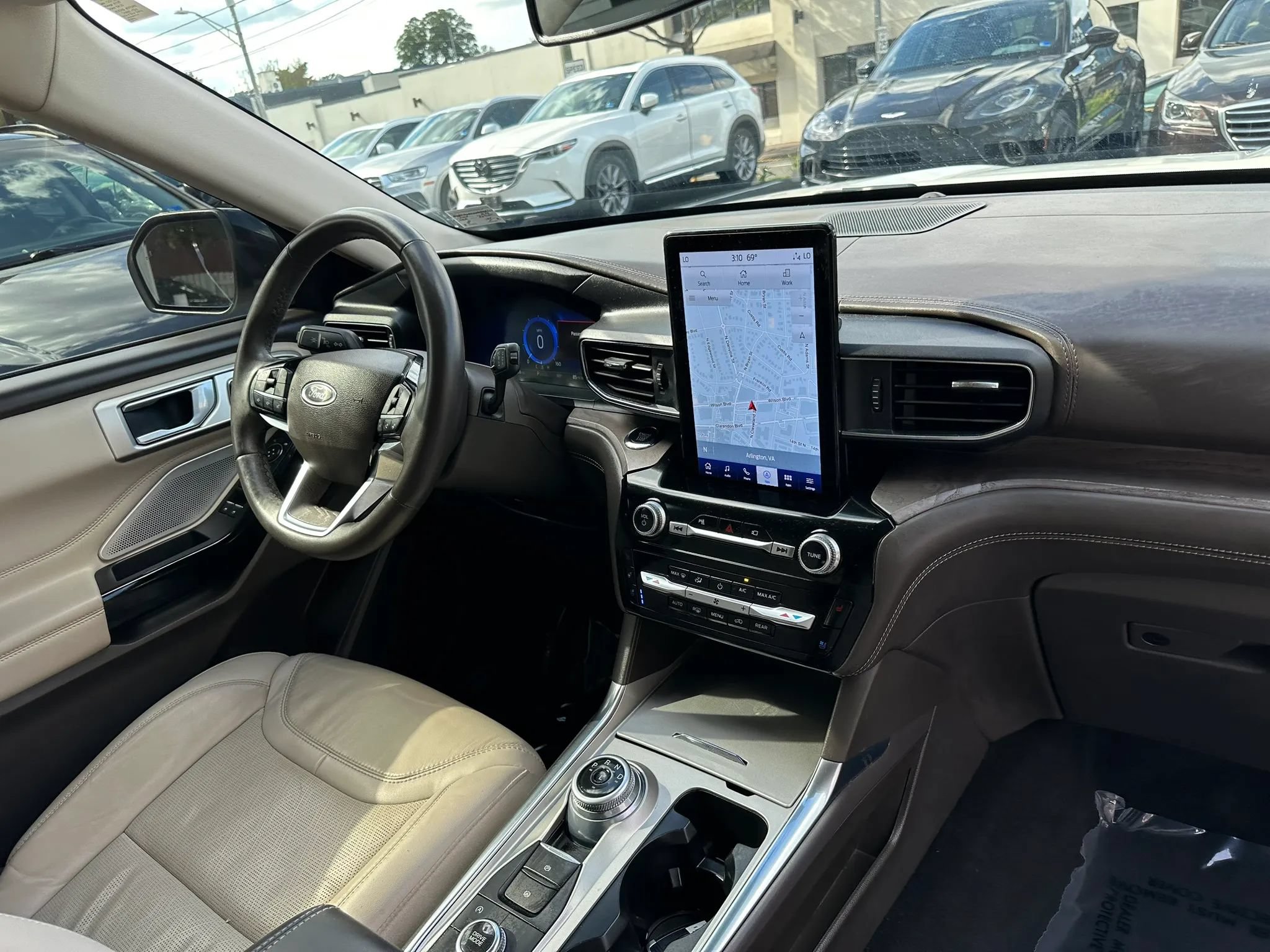 Used 2023 Ford Explorer Platinum w/ Technology Package AWD/4WD image 19