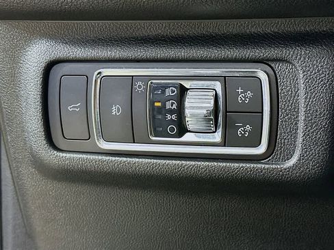 Used 2021 Lincoln Corsair Reserve image 27