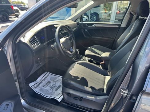 Used 2024 Volkswagen Tiguan SE image 9