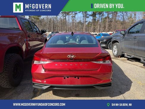 Used 2023 Hyundai Elantra SEL w/ Preferred Accessory Package image 3