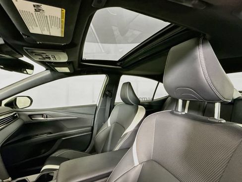Used 2025 Toyota Camry SE w/ Convenience Package FWD image 20