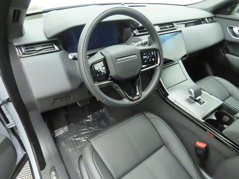 Used 2025 Land Rover Range Rover Velar Dynamic SE AWD/4WD image 9