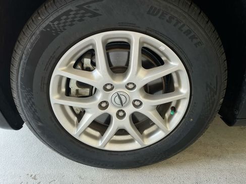 Used 2023 Chrysler Pacifica Touring-L FWD image 10