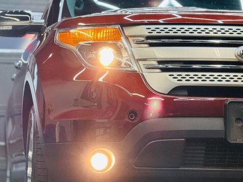 Used 2015 Ford Explorer XLT w/ Equipment Group 202B image 3